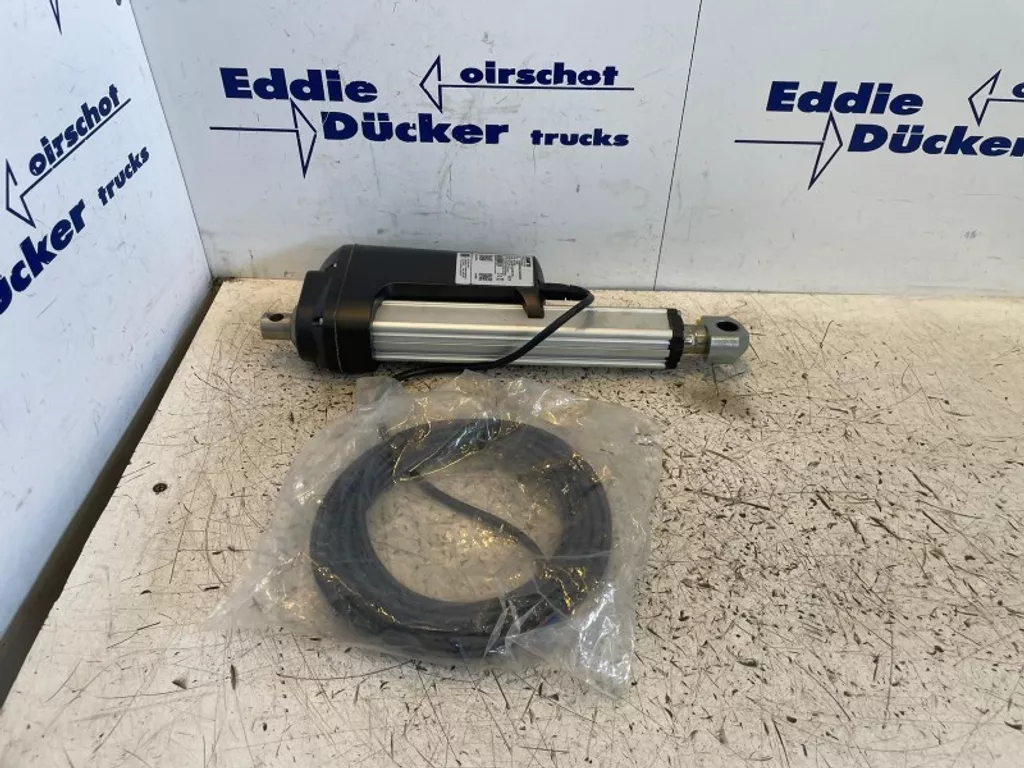 Diverse LINAK ELEKTRISCHE LINEAIRE ACTUATOR (ALS NIEUW)