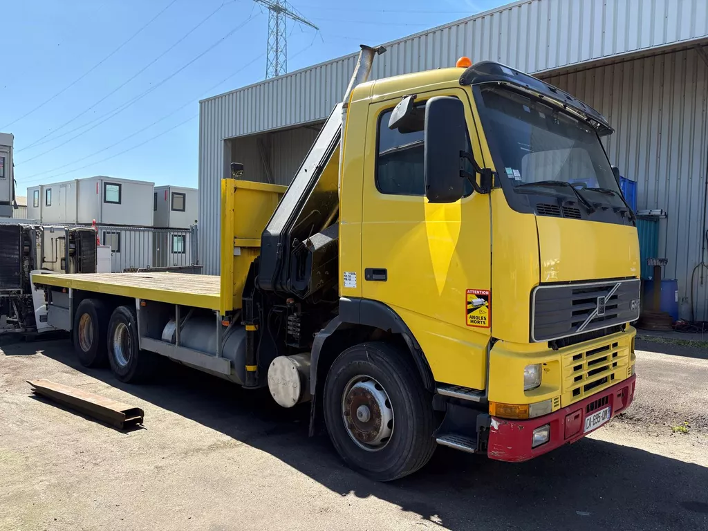 Volvo 340 33 Ton Meter Hiabcrane,motor kapot,6 x 2. Liftachse, Blattfederung, Handgeschalted