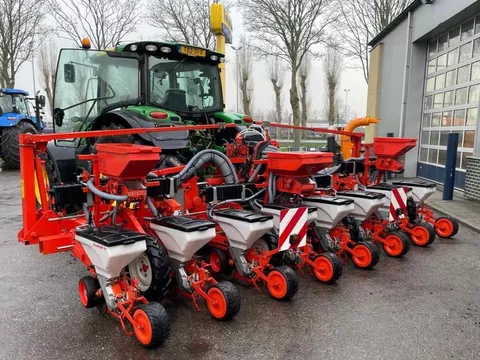 Kuhn PL2 8 RIJ&Iuml;GE MAISZAAIMACHINE