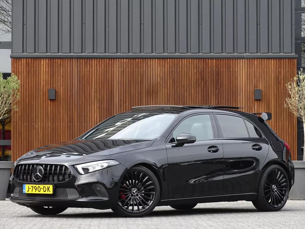 Mercedes-Benz A-Klasse 180 d automaat / Bns Sol. Lux. / AMG / LED *NAP*