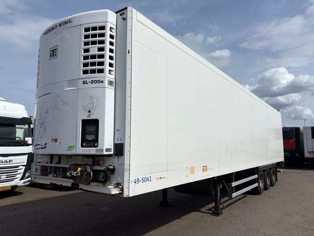 Schmitz Cargobull SK024L ,Thermoking SL 200 e ,5.820 motor uren,SAF assen,260 cm hoog