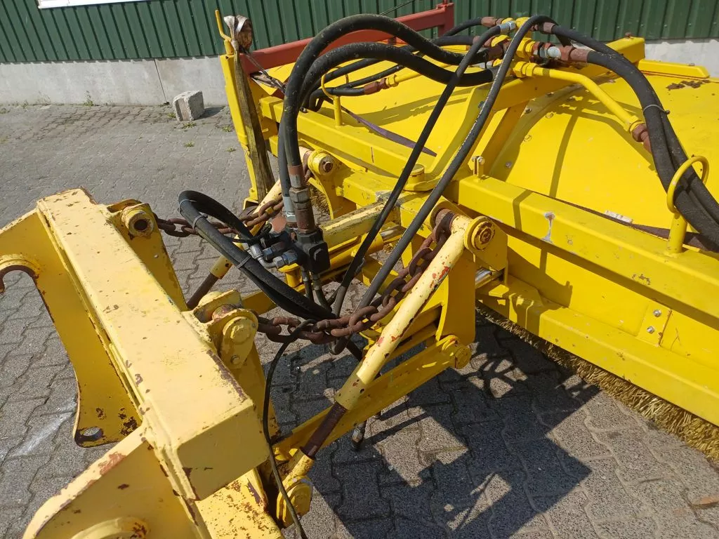 eigen merk VEEGMACHINE BURTEC