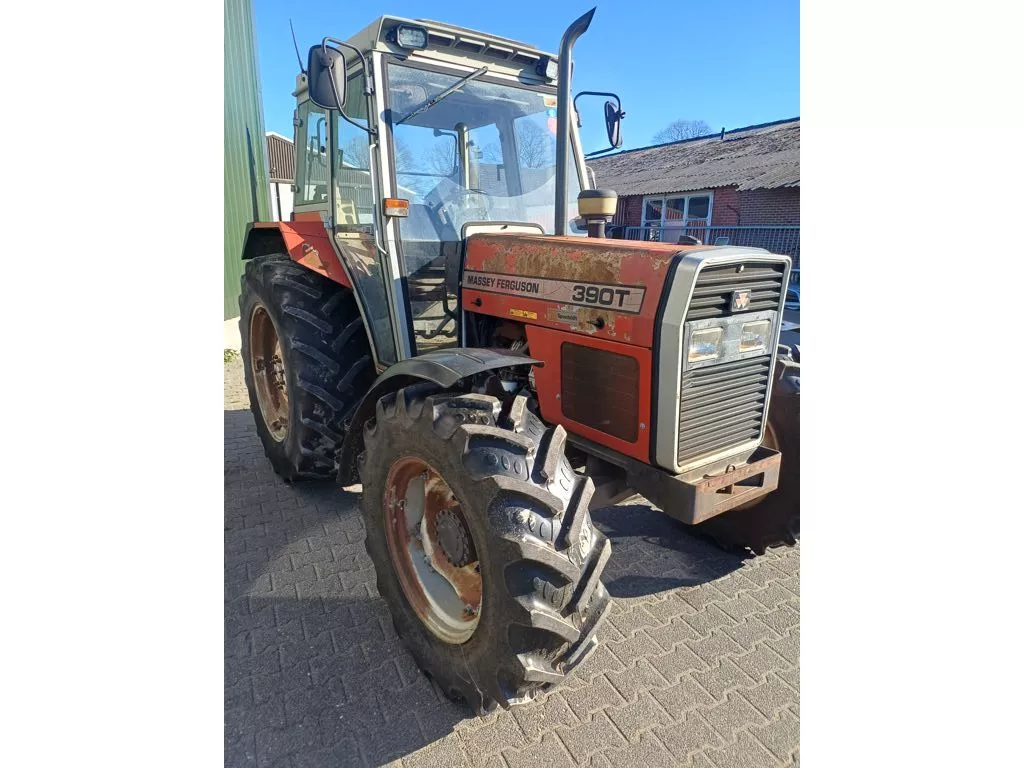 Massey Ferguson 390