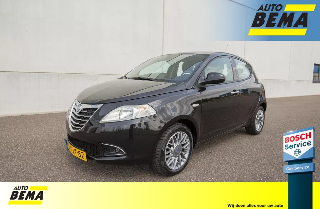 Lancia Ypsilon 1.2 Black &amp; Red