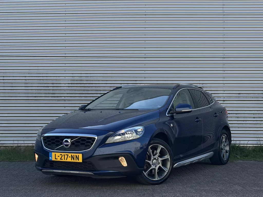 Volvo V40 Cross Country 2.0 D2 Ocean Race / Leder / Trekhaak / Camera / Direct rijklaar! / APK 06-2027/