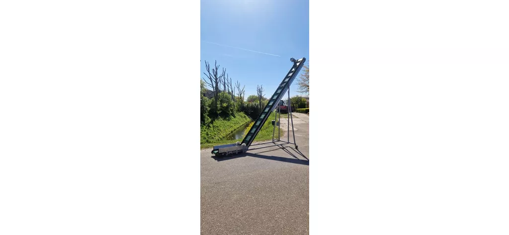 Vuilafvoerelevator met knik