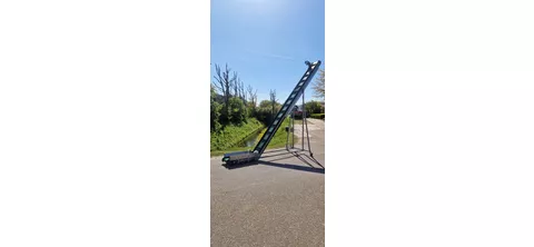 Vuilafvoerelevator met knik