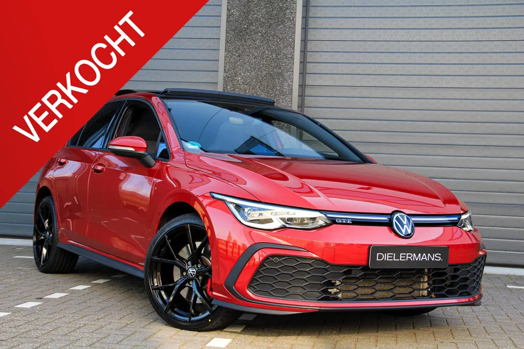 Volkswagen Golf 1.4 eHybrid DSG GTE | Pano | IQ | Elektrische trekhaak | Winter pack premium | Kings red metallic | Vol in de opties