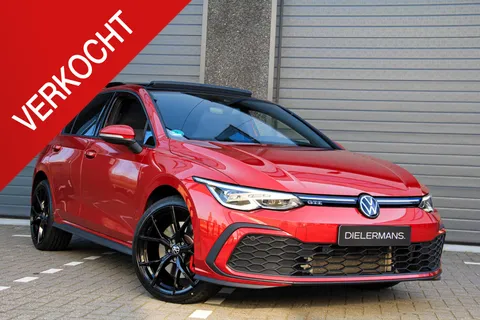 Volkswagen Golf 1.4 eHybrid DSG GTE | Pano | IQ | Elektrische trekhaak | Winter pack premium | Kings red metallic | Vol in de opties