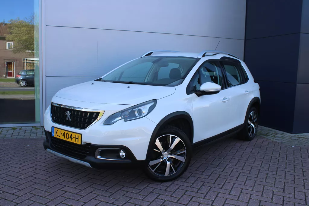 Peugeot 2008 1.2 PureTech 110pk Allure Airco Navi Carplay Camera Trekhaak 50.832km Nwstaat