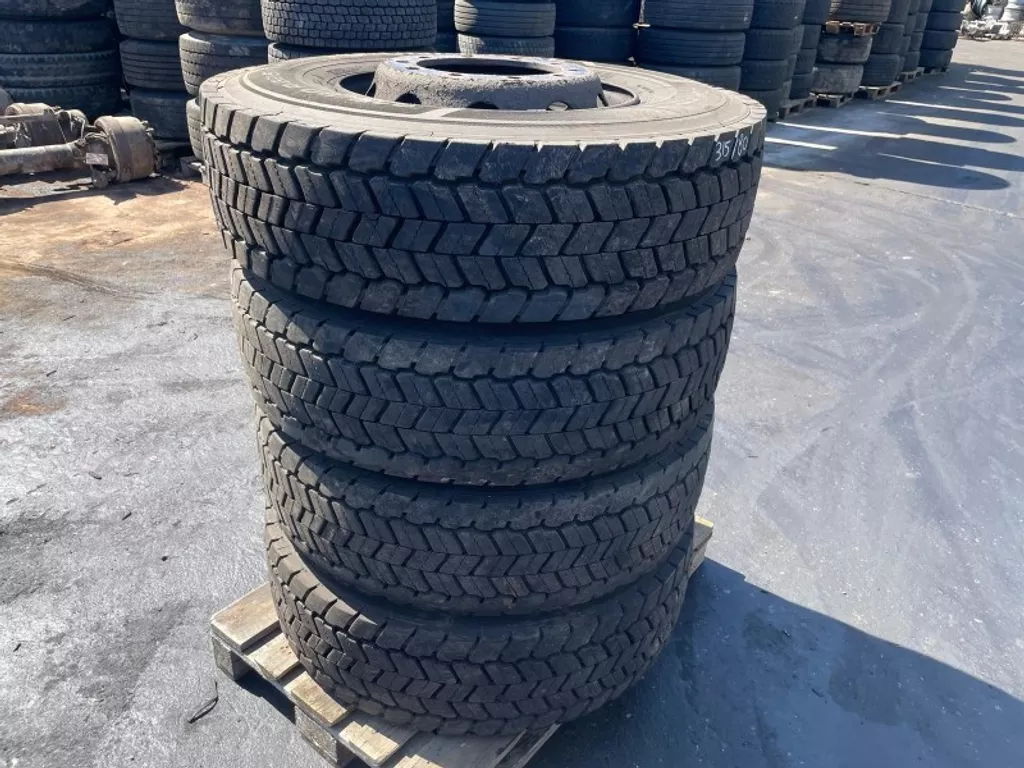 Diverse UNIROYAL DH40 315/80R22.5 SET