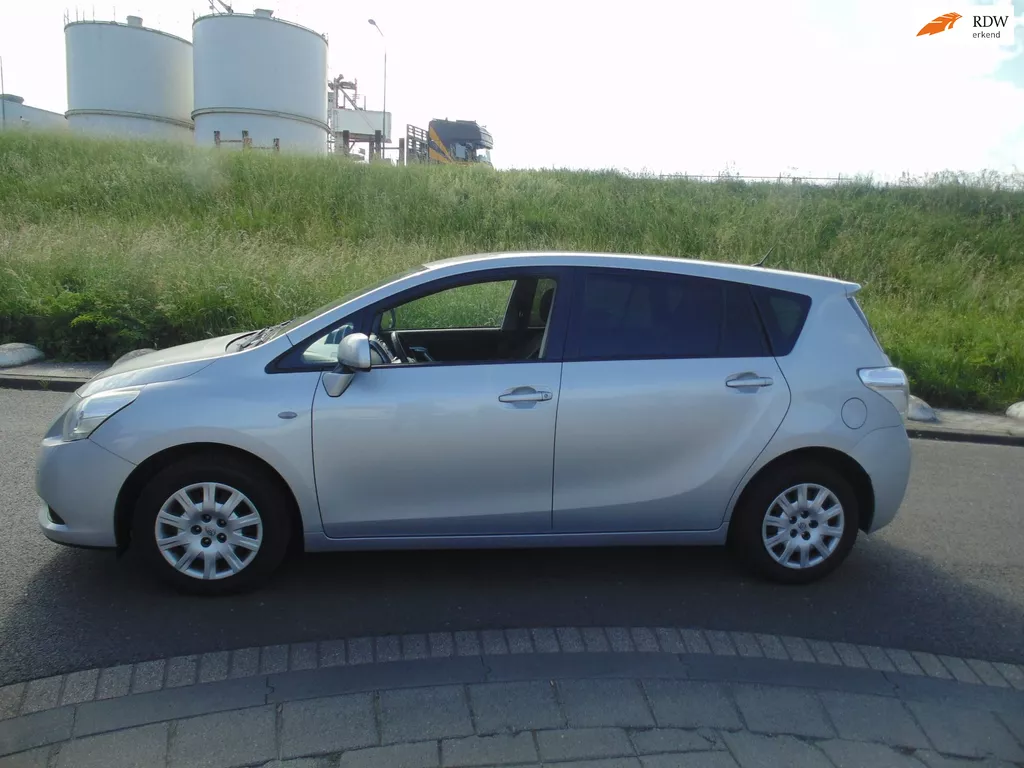 Toyota TOYOTA VERSO 1.8 MET AIRCO NAVI 7 SET met navi camera airco