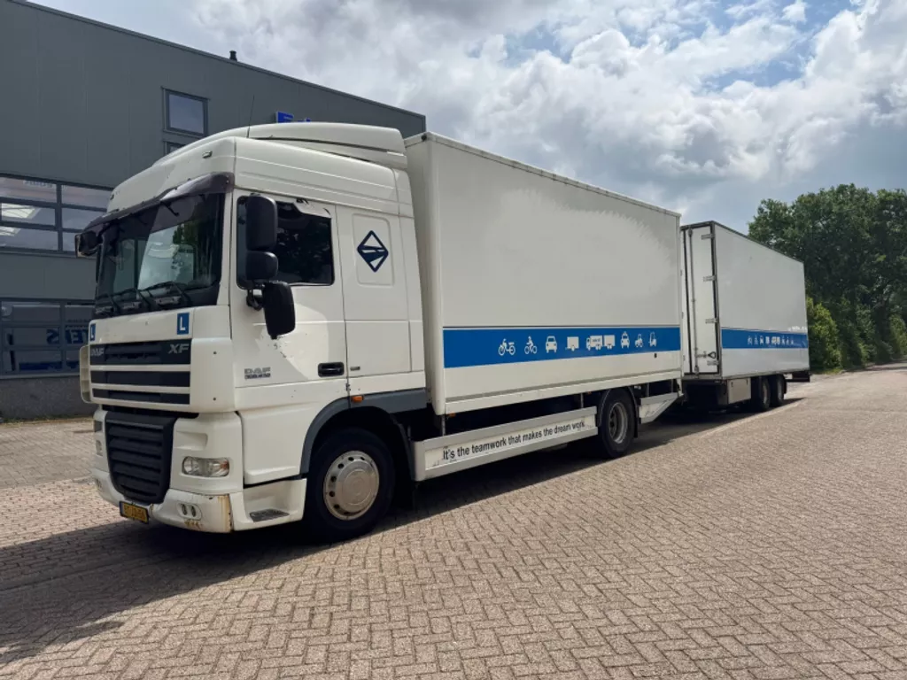 DAF 105XF 410 EURO 5 / MANUAL / 2 AXLE TRAILER