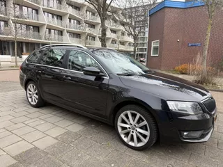 Skoda Octavia Combi 1.4 TSI Greentech Automaat Elegance Businessline Panorama