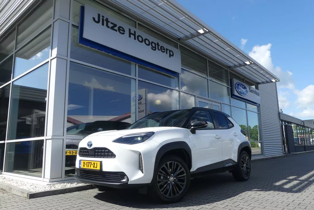 Toyota Yaris Cross 1.5 Hybrid Executive AFN. TREKHAAK, HUD, STOELVERWARMING, ADAPT. CRUISE, CLIMA, NAVI, CAMERA, PDC V&amp;A, APPLE CARPLAY/ANDROID AUTO, BLIS, KEYLESS, JBL, 11.175KM