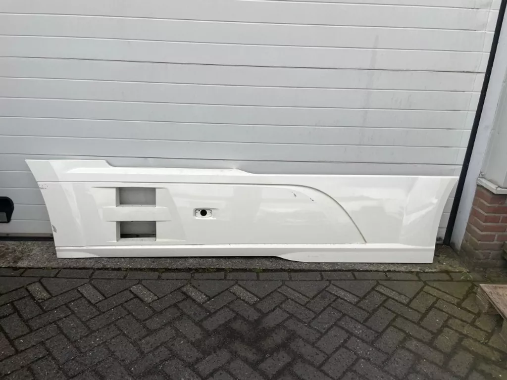 DAF 2123053 SIDE-SKIRT LH