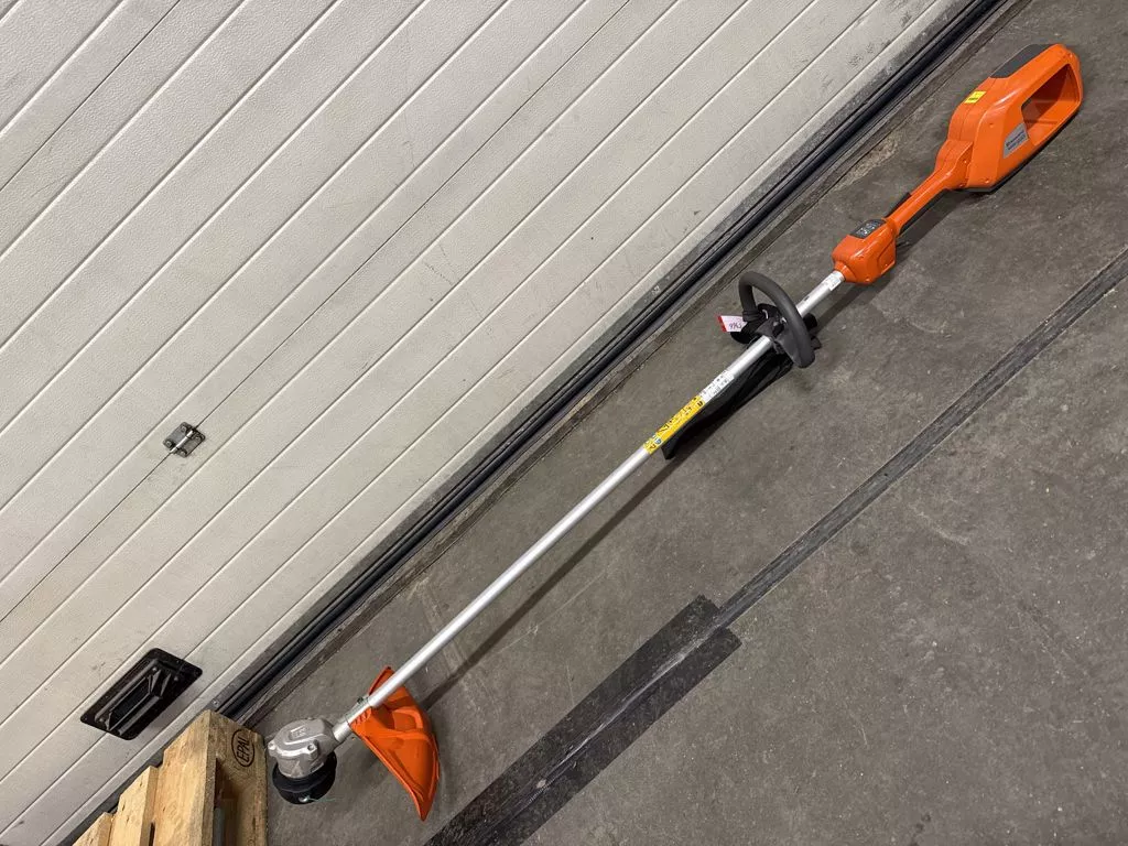 Husqvarna ACCU TRIMMER 520iLX