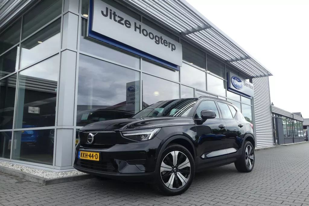 Volvo XC40 Recharge Core 70 kWh WINTER PACK, CRUISE, CLIMA, NAVI, CAMERA, PDC V&amp;A, APPLE CARPLAY, STANDKACHEL, 48.405KM