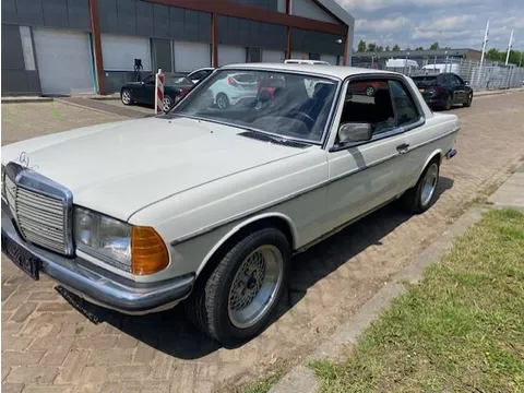 Mercedes-Benz 200-280 (W123) 230 C