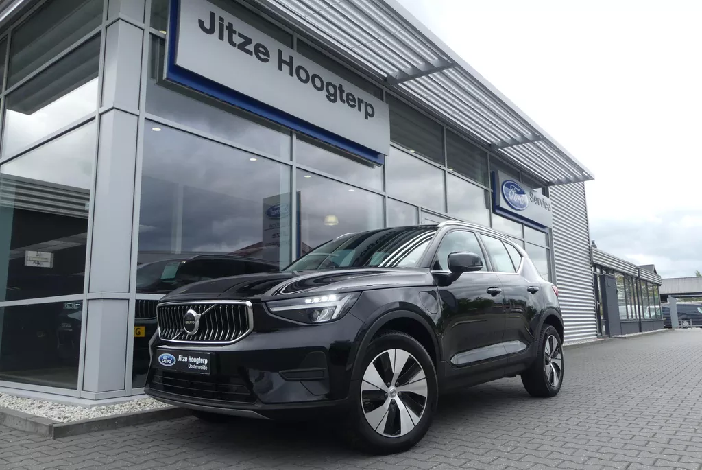 Volvo XC40 1.5 T4 Plug-in hybrid Essential Bright FACELIFT, WINTER PACK, CRUISE, CLIMA, NAVI, CAMERA, PDC V&amp;A, APPLE CARPLAY/ANDROID AUTO, STANDKACHEL, 17.697KM