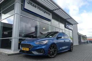 Ford Focus 2.3 EcoBoost ST-3 PERFORMANCE PACK, H&amp;R, PANO, HUD, WINTER PACK, ADAPT. CRUISE, CLIMA, NAVI, APPLE CARPLAY/ANDROID AUTO, KEYLESS, B&amp;O, ELEKT. STOELEN, ADAPT. DEMPING SYSTEEM, 96.530KM