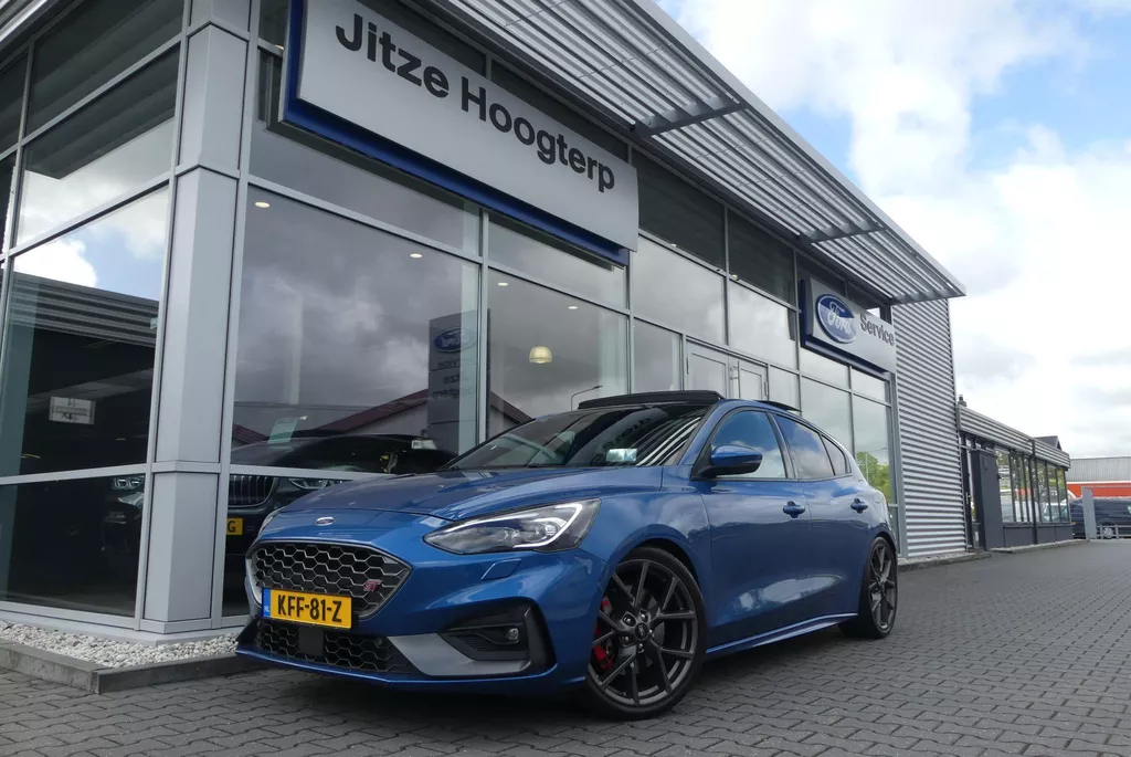 Ford Focus 2.3 EcoBoost ST-3 PERFORMANCE PACK, H&amp;R, PANO, HUD, WINTER PACK, ADAPT. CRUISE, CLIMA, NAVI, APPLE CARPLAY/ANDROID AUTO, KEYLESS, B&amp;O, ELEKT. STOELEN, ADAPT. DEMPING SYSTEEM, 96.530KM