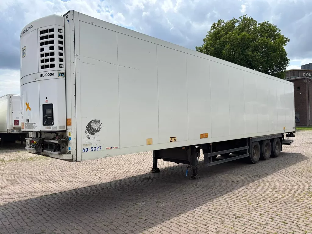 Schmitz Cargobull Thermoking SL 200 E,SAF, 260 cm hoog, only 5820 dieselhours