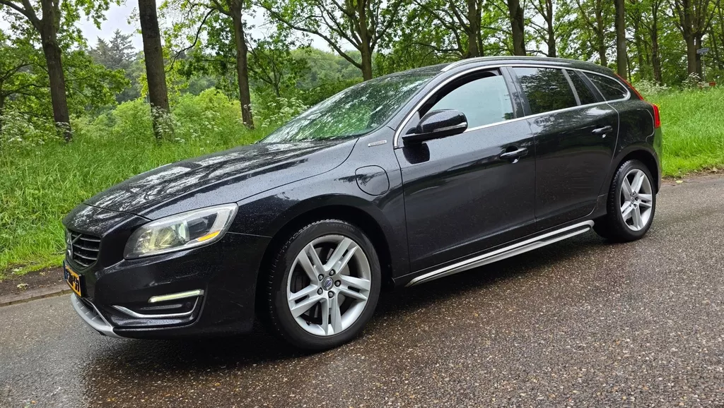 Volvo V60 2.4 D6 AWD Plug-In Hybrid Summum Full Options