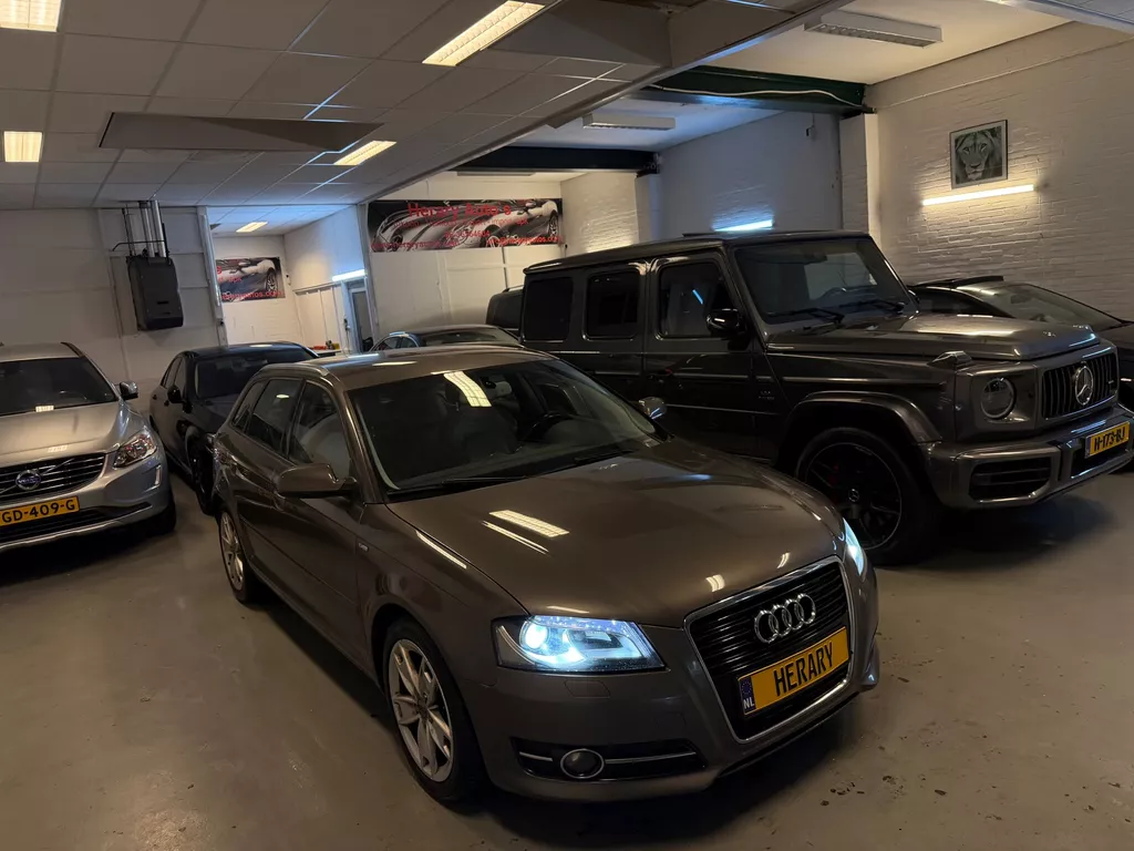Audi A3 Sportback 1.6 TDI 5-DOORS S-LINE CLIMA LED