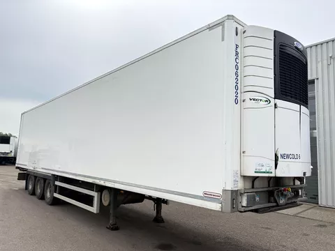 Montracon Carrier 1550  ,BPW drumbrakes,  247 width, 260 cm height, Thermo King