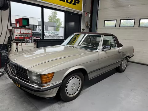 Mercedes-Benz 560 SL