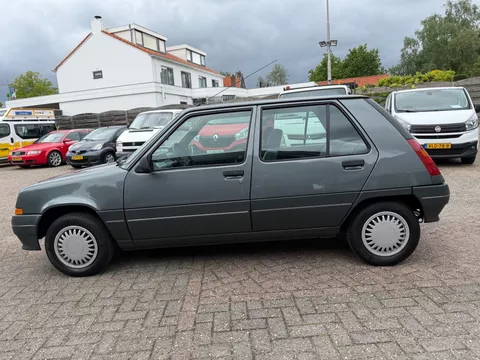 Renault 5 1.4,AUTOMAAT,ST.BEKR.45.300km !