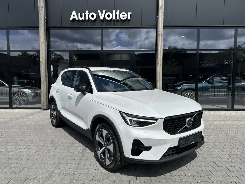 Volvo XC40 2.0 B4 Plus Dark H&amp;K|ACC|cam|LED|
