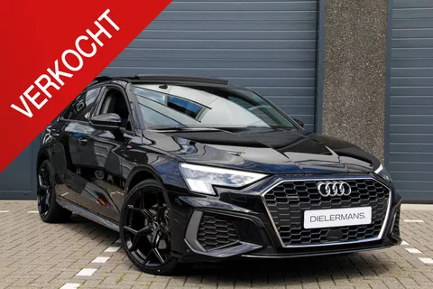 Audi A3 Sportback 40 TFSI quattro Advance Sport | S line | Panorama dak | Full LED | Black on Black | Stoelverwarming | Achteruitrijcamera