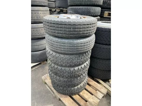 Goodyear 225/75R17.5 (2 VOOR &amp; 4 ACHTER)
DOT 3100
