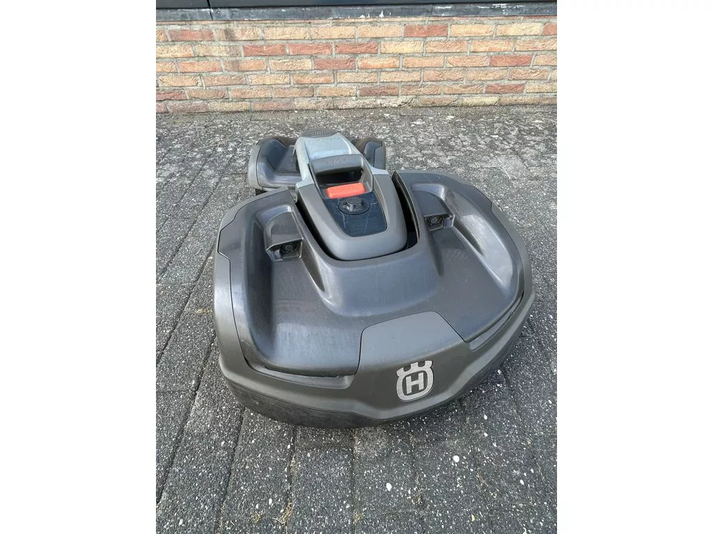 Husqvarna AUTOMOWER 435 X AWD met begrenzingsdraad