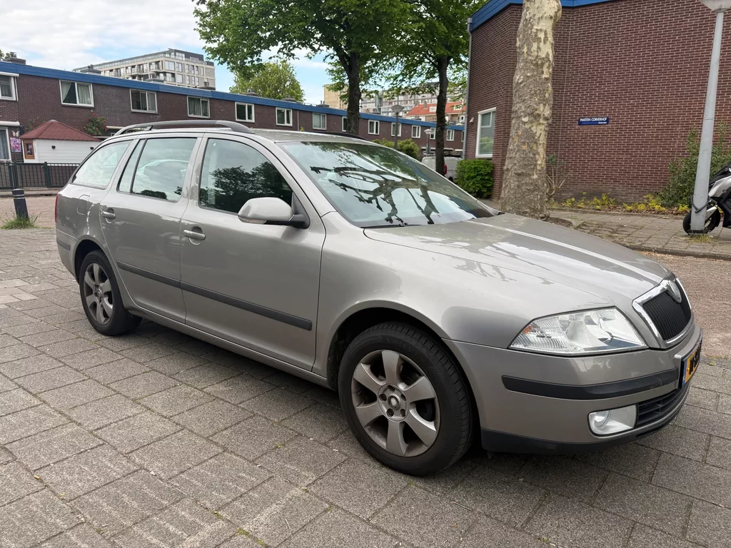 Skoda Octavia Combi 1.6 FSI 85kw Airco Cruise NAP