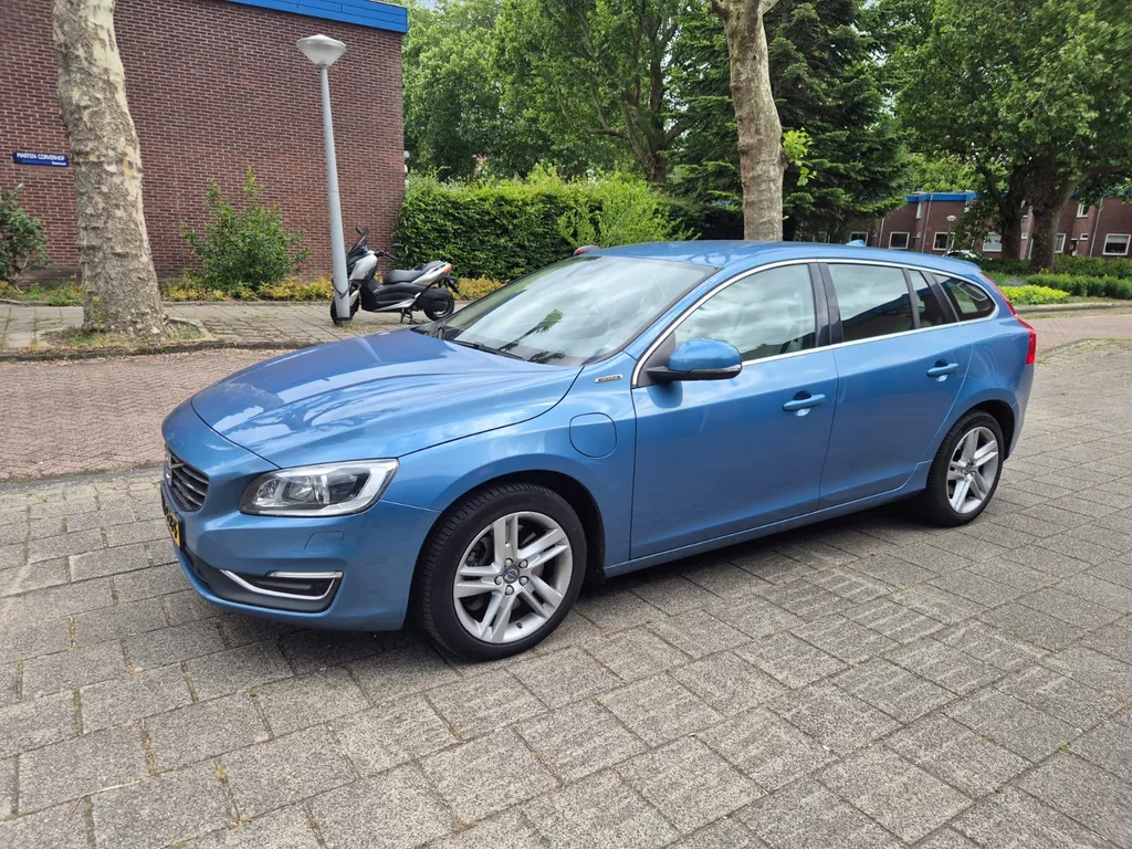 Volvo V60 2.4 D6 Twin Engine R-Design NAP Heaven Blue