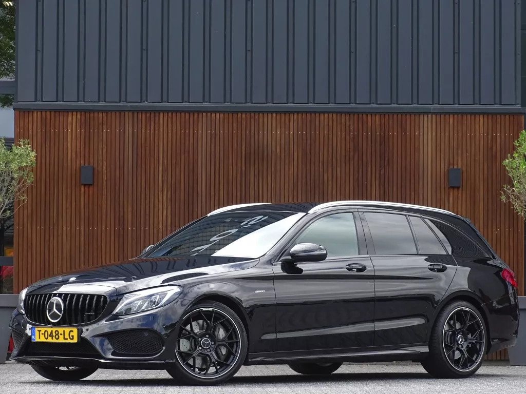 Mercedes-Benz C-Klasse Estate 450 367PK V6 AMG 4-MATIC / Burmester / Distronic / LED