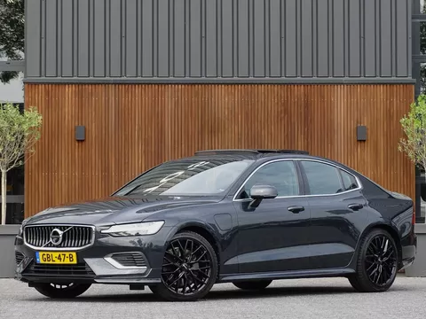 Volvo S60 T8 390PK TE / R-Design / Bowers&amp;Wilkins / 360&deg; / LED