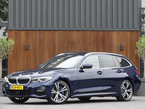 BMW 3 Serie Touring 330e 292PK M-sport Individual / Laser / 360&deg; / Pano / ACC / Meri
