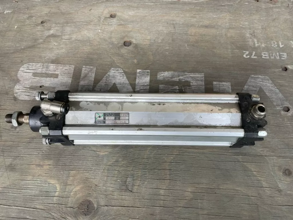 Diverse PNEUMAX PNEUMATISCHE CILINDER 1321.63.220.