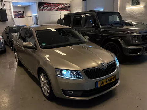 Skoda Octavia 1.6 TDI 77KW 105PS Sedan DSG Navi Clima BJ-15