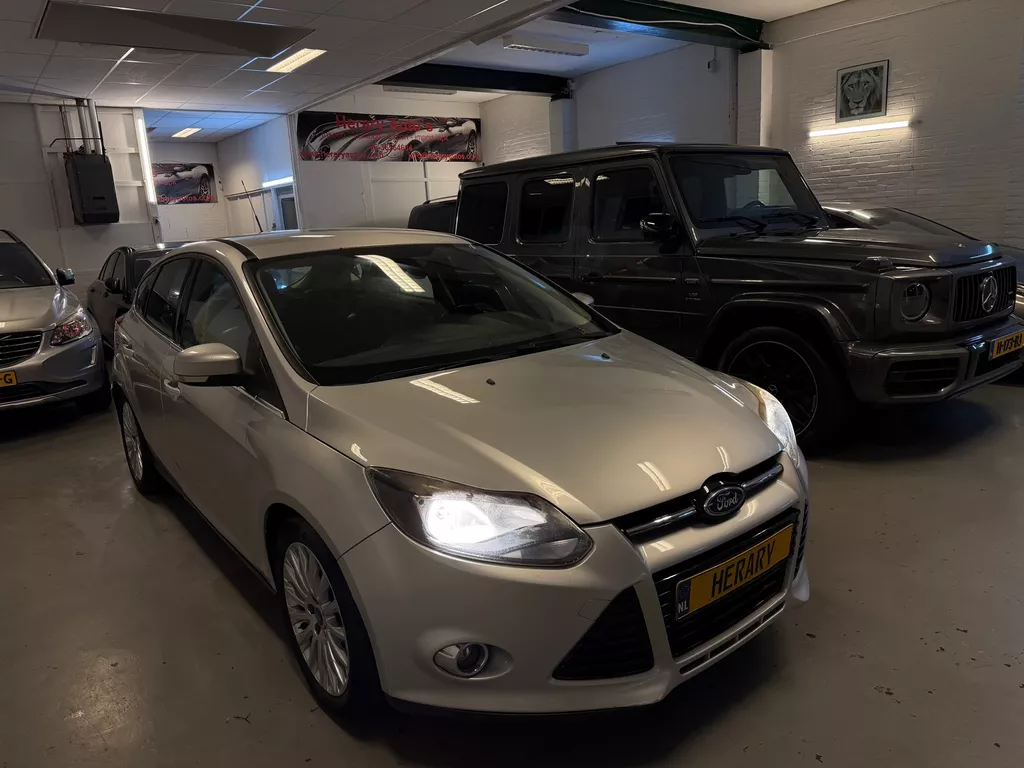 Ford Focus 1.6 TDCI First Edition Titanium 5-DOORS CLIMA LEDER