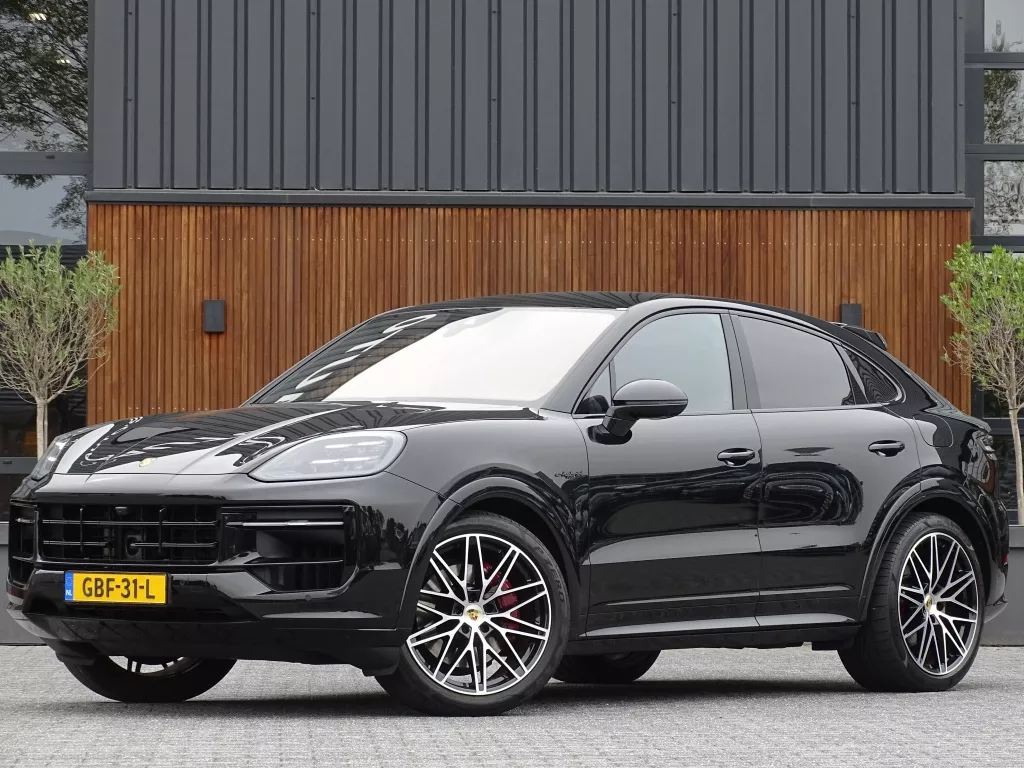 Porsche Cayenne Coup&eacute; 3.0 E-Hybrid 470PK / Sport Design / Bose / 2024 *NAP*