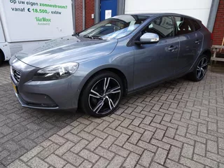 Volvo V40 2.0 T2 Nordic+ Trekhaak l Navigatie l 18 inch