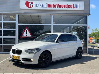 BMW 1-serie 114i Upgrade Edition /170 PK/Cruise/Airco/Lederen Sport interieur/Xenon/APK 07-2027/