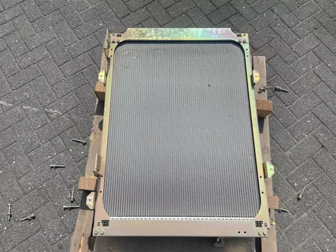 DAF 1452599 RADIATEUR 106X75 CM (ALS NIEUW)