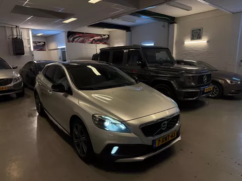 Volvo V40 Cross Country 2.0 D4 5-DOORS PANO NAVI LEDER