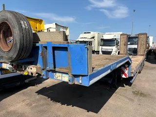 Nooteboom OSD 73-4 ,4 assige dieplader met hydraulische oprijrampen,giekgoot